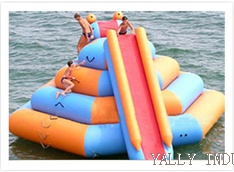 inflatable wet slide with climbing