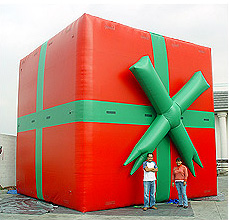 Giant inflatable Xmas Gift box